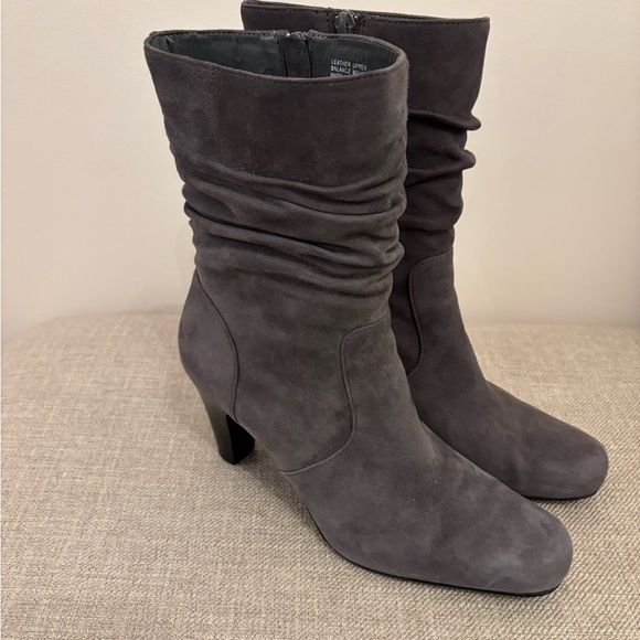 Coldwater Creek Gray Suede Slouch 3” Heel Ankle Boots Women’s 6.5 - Picture 1 of 6